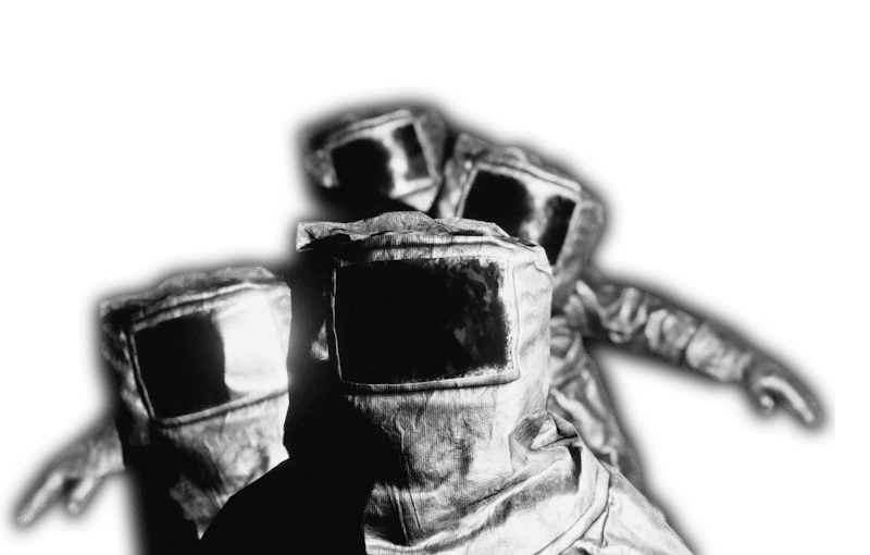 4 players surviving in extraction horror game FEEDERS